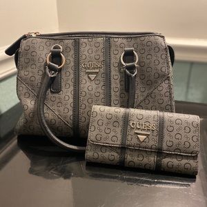 Guess purse with matching wallet